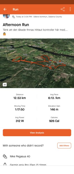 Skärmavbild av löpapp som visar karta och statistik för en eftermiddagslöpning på 12,53 km, tid och kaloriförbrukning.