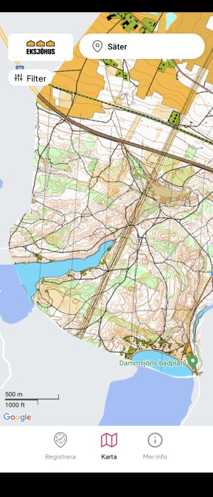 Skärmklipp av topografisk karta i app med markerade områden och platspunkter, navigationsikoner nedtill.