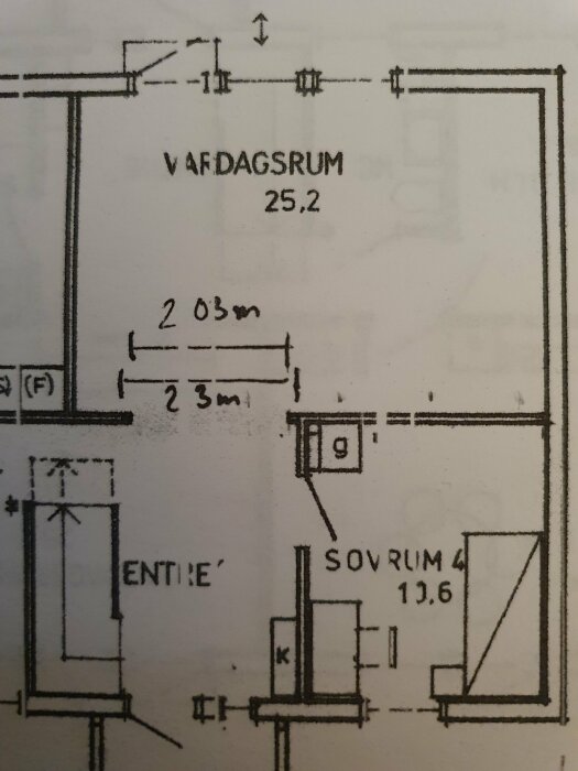 Ritning av hus med mått där en 2,3 meter ipe balk ska ersätta vägg för att skapa öppning.