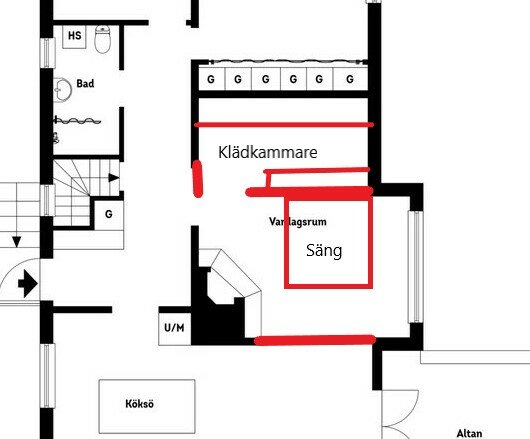 Ritning av husplan med markerad position för säng och klädkammare i ett sovrum.