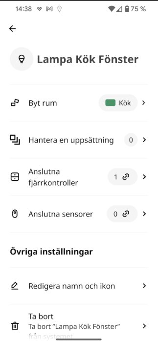 Skärmdump av app för smart hem med inställningar för "Lampa Kök Fönster" inklusive fjärrkontroller och sensorer.