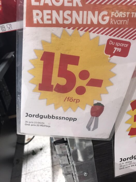 Reaprisetikett med texten "15% i förp Jordgubbssnopp", felstavningshumor i en butik.