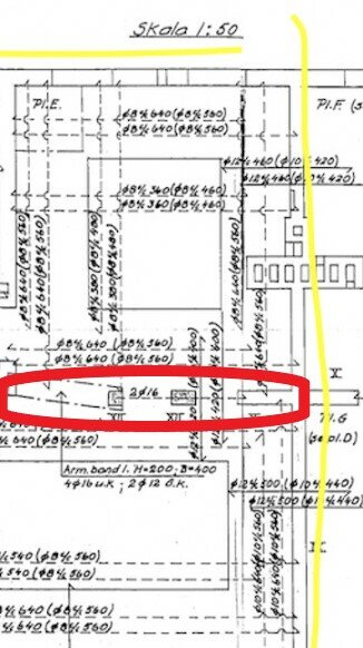 Arkitektritning med markerad vägg och textannoteringar som kan tyda på en bärande konstruktion.