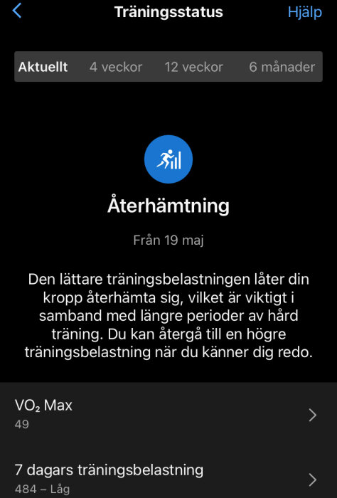 Skärmbild av träningsstatus-app med fokus på återhämtning och data om VO2 Max och träningsbelastning.