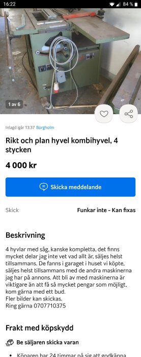 Kombinerad rikt och planhyvel i verkstadsmiljö med diverse verktyg och sladdar.