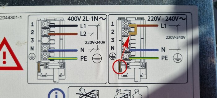 Installationsschema för spis med markeringar som visar oenlig koppling enligt instruktionen.