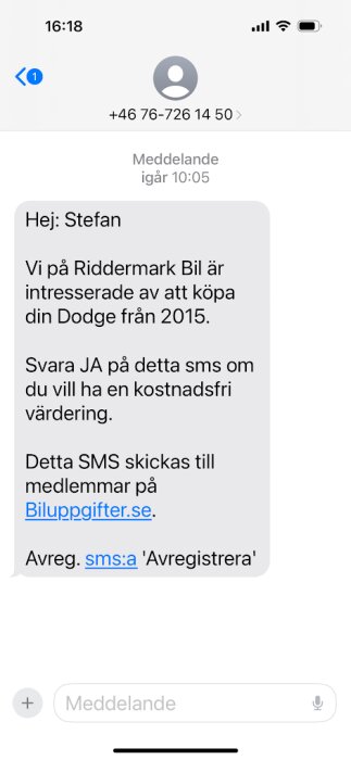 Skärmdump av SMS-meddelande där någon vill köpa en Dodge från 2015.