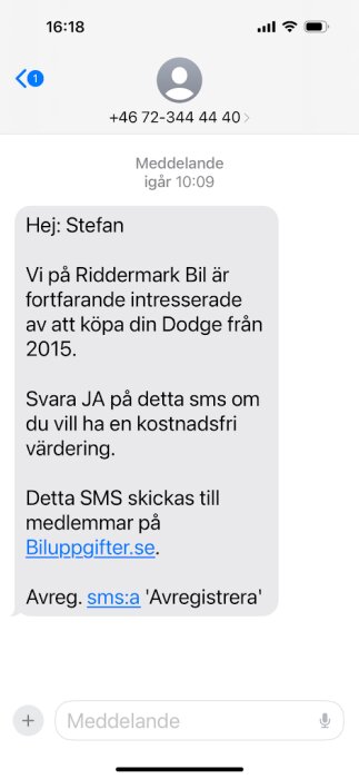 Skärmdump av SMS-meddelande där Riddermark Bil uttrycker intresse av att köpa en Dodge från 2015.