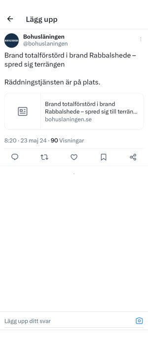 Skärmdump av en tweet om en totalförstörd byggnad i brand i Rabbsalhede.