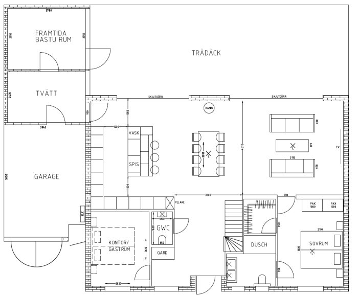 Ritning av en ny planlösning för hus med markerade bärande väggar, rum som kök och kontor, och måttangivelser.