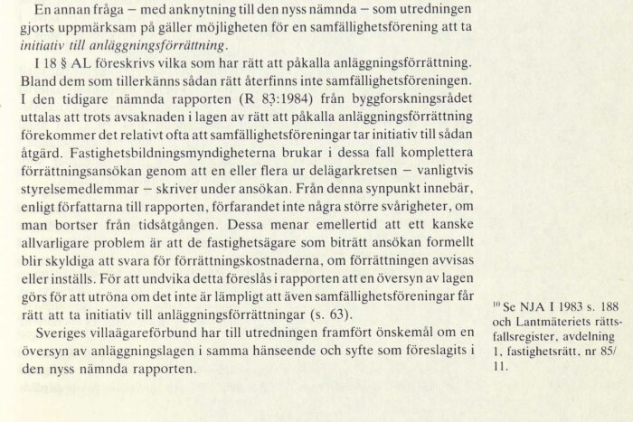 Fotografi av en text från en bok eller rapport som diskuterar anläggningsförrättning och lagstiftningshistoria i Sverige.