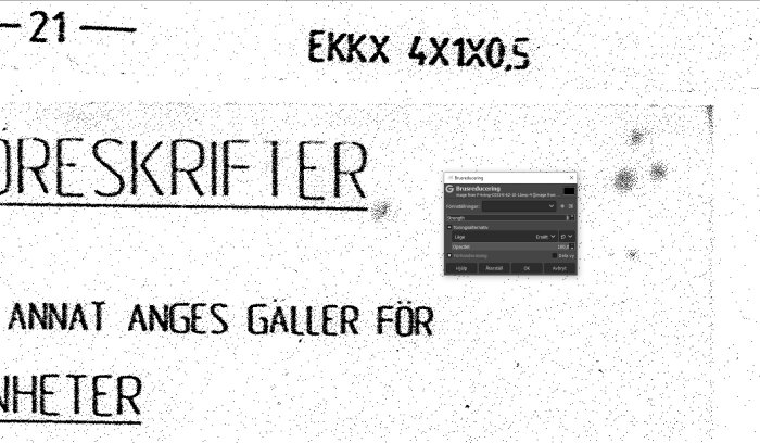 Svartvit skannad bild med brus och text, öppet dialogfönster för brusreducering överlägger bilden.