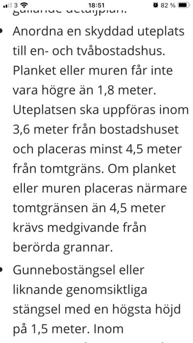 Skärmbild av en text med byggregler angående höjden på plank och insynsskydd.