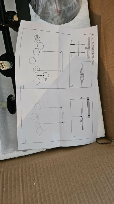 Monteringsanvisning för taklampa med schematiska illustrationer, inklusive en otydlig kopplingsskiss.