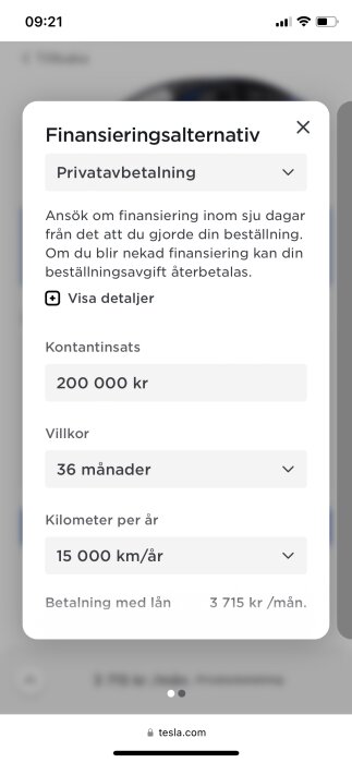 Skärmdump av finansieringsalternativ för bilköp med kontantinsats och månadskostnad från Tesla's hemsida.