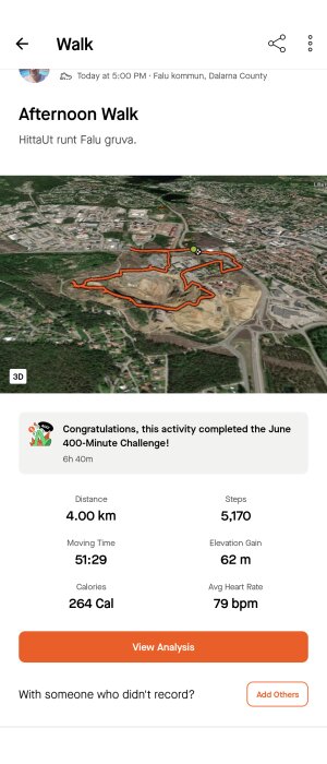 Skärmdump av aktivitetsapp som visar karta över 4 km gångsträcka vid Falu gruva, statistik och utmaningsmedalj.