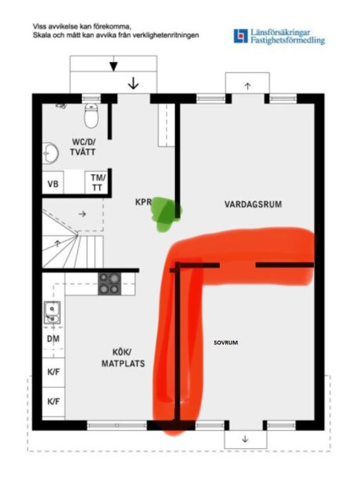 Planritning av en bostad med kök och vardagsrum där områden för rivning är markerade i rött och en grön prick visar ventilationen som ska kortas.