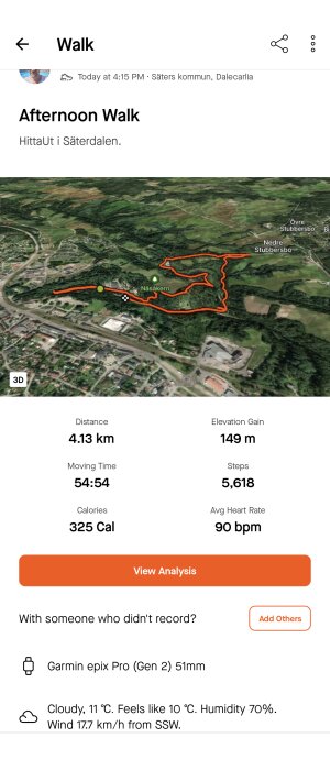 Kartöversikt över en promenadrutt markerad med orange i terräng. Nedanstående text visar statistik om sträckan och väder.