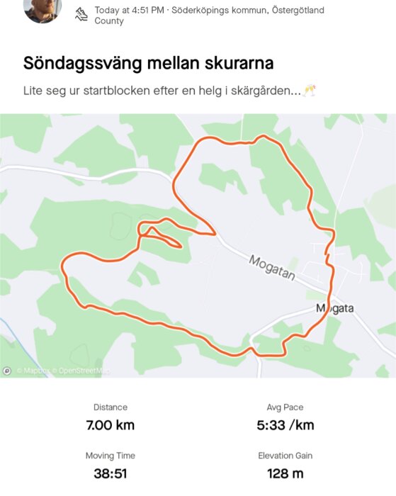 Kartöversikt över en 7 km löparrunda markerad med en röd linje, med statistik för tid och hastighet.