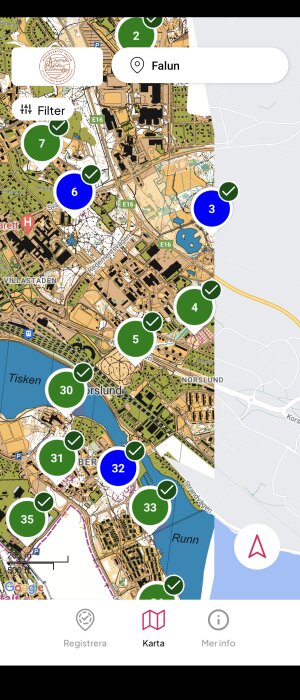 En detaljerad karta över Falun med numrerade gröna och blå markörer som visar olika platser. Ikoner för "Filtrera", "Registrera" och "Mer info" syns i botten av bilden.