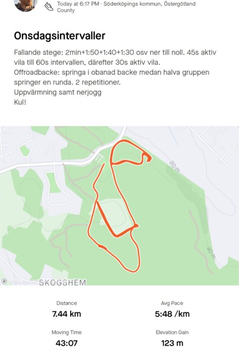 Träningspass på karta med fallande intervaller och offroad-backe. Sträcka: 7,44 km, tid: 43:07, tempo: 5:48/km, höjdskillnad: 123 m.