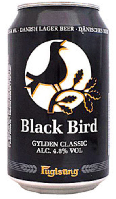 Bild på en ölburk med etiketten "Black Bird", en dansk lageröl med alkoholhalt 4,8%. Både text och en fågelgrafik syns på etiketten.