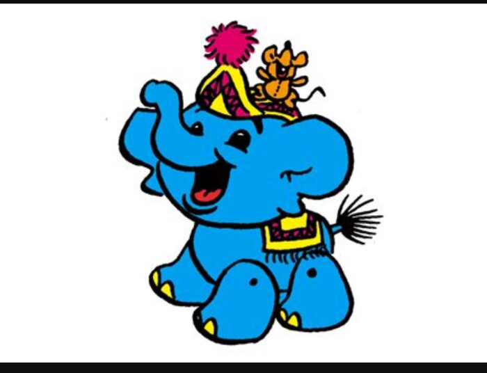 Tecknad blå elefant med rosa tofs på huvudet och en orange mus som rider på dess rygg.