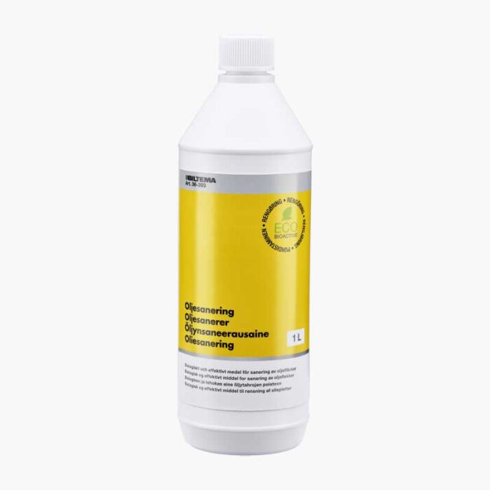 En 1-liters flaska av Biltemas produkt "Oljesanering" med gul och vit etikett, används för att sanera oljespill.