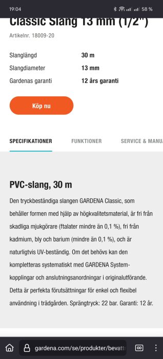 Skärmbild av produktbeskrivning för Gardena Classic PVC-slang 30 m, med 13 mm diameter och 12 års garanti, samt specifikationer och detaljer om produktens material och hållbarhet.