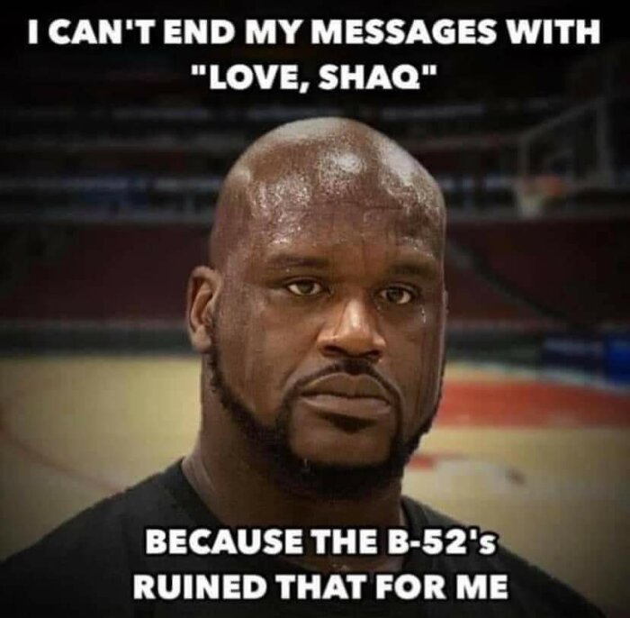Man på en arena med texten "I can't end my messages with 'Love, Shaq' because the B-52's ruined that for me".