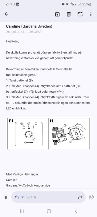 Illustration över hur man gör en fabriksåterställning av bevattningsdatorn Gardena Bluetooth. Steg visas för att ta bort och sätta in batteriet samt håll in Man-knappen.
