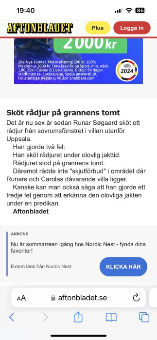 Skärmdump av en Aftonbladet artikel som handlar om att Runar Søgaard sköt ett rådjur på grannens tomt olovligen, med en övre annons om kasinobonusar.