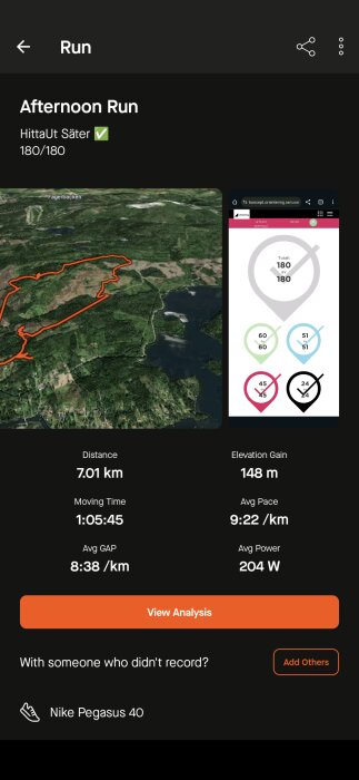 Skärmbild av en löprunda med detaljer om distans, höjdökning, tid, genomsnittlig hastighet och kraft samt en karta och karta från en orienteringssida.