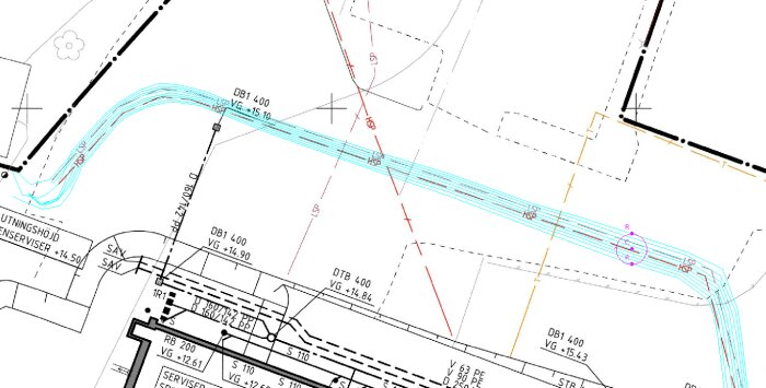 Ritning med blåa linjer visar mätning av 9st 110mm tomrör i öppet schakt. Röda linjer representerar projektörens mätningar. Rosa cirkel är 2m i diameter för handschakt.