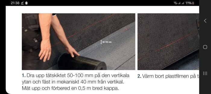 Instruktioner för montering av taktätskikt, person lägger ut tätskikt 50-100 mm på vertikal yta och förbereder 0,5 m bred kapplikation, med mätstreck på tätskikt.