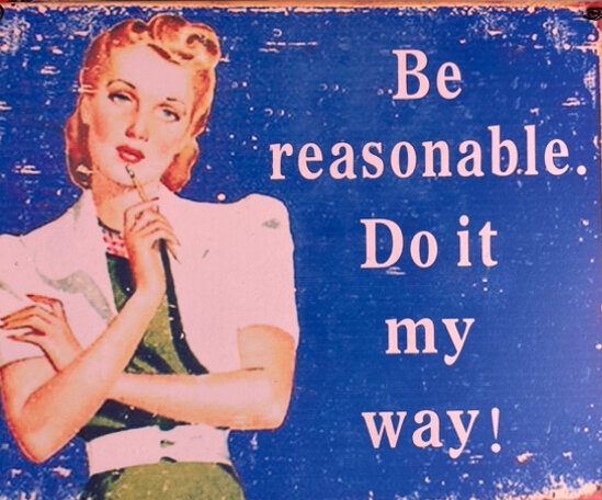 En tecknad bild av en kvinna med retrostil som håller en penna mot munnen. Text i bilden "Be reasonable. Do it my way!