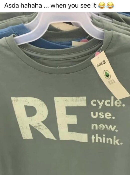 Grön tröja på en galge med texten "RE cycle. use. new. think." där galgen täcker första delen av texten.