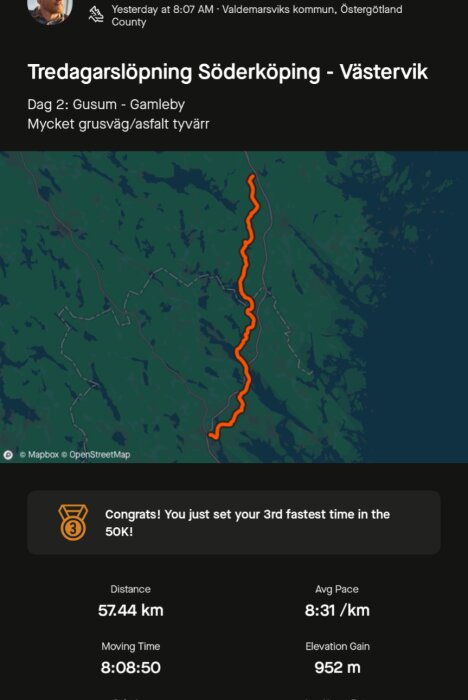 Karta över en träningsrutt från Gusum till Gamleby. Löparen har sprungit 57,44 km, med en genomsnittlig hastighet på 8:31/km och 952 m höjdökning.