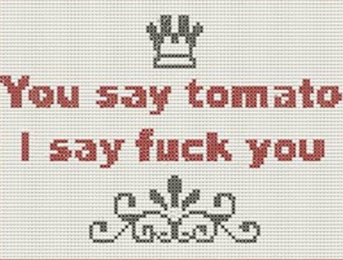 Broderat motiv med texten "You say tomato, I say fuck you" i rött, och dekorativa mönster upptill och nedtill i grått.