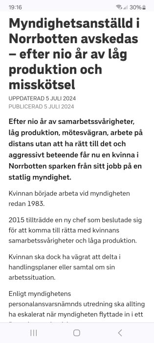 Skärmbild av SVT-artikel om myndighetsanställd kvinnas avsked från statlig tjänst i Norrbotten efter nio år av låg produktion, samarbetssvårigheter och misskötsel.