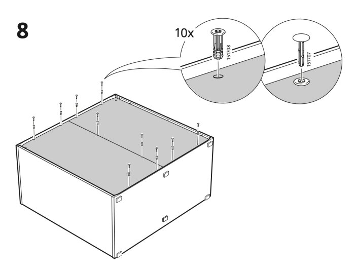 Illustration av en möbel från IKEA med instruktioner för att montera ihop bakstycket med hjälp av plastpluggar och skruvar markerade med nummer och pilar.