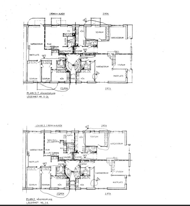 Ritningar över lägenheterna nr 5-24 på plan 3-7 och lägenheterna nr 1-4 på plan 2 i en bostadsfastighet, detaljerad med rum och måttsättning.