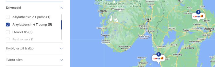 Karta över Sverige med OKQ8-stationer markerade i Uppsala och Västerås med filter på Alkyatbensin 4 T pump aktiverat.