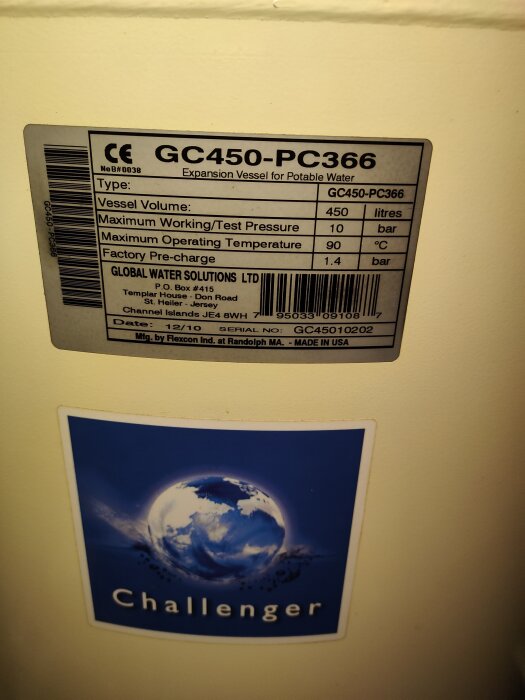 CE-märkt expansionskärl för dricksvatten GC450-PC366 från Global Water Solutions LTD med 450 liters volym, 10 bar tryck och 90°C max temperatur. Challenger-märke.