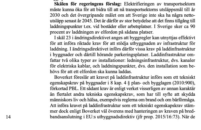 En närbild på en text i en svensk regeringsrapport som diskuterar lagändringar om laddinfrastruktur för elfordon i syfte att minska transportsektorns utsläpp.