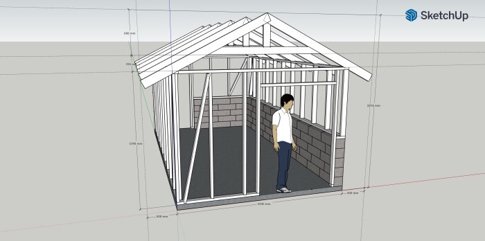 3D-modell av förråd under konstruktion med regel- och takstolsstruktur samt måttangivelser. En person står inuti förrådet.