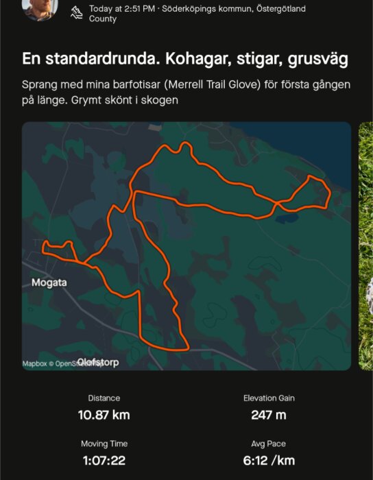 Löptur i skog och landskap med rutt markerad på karta, text beskriver träningspass, distans 10.87 km med total stigning 247 m, snittempo 6:12 min/km och tid 1:07:22.