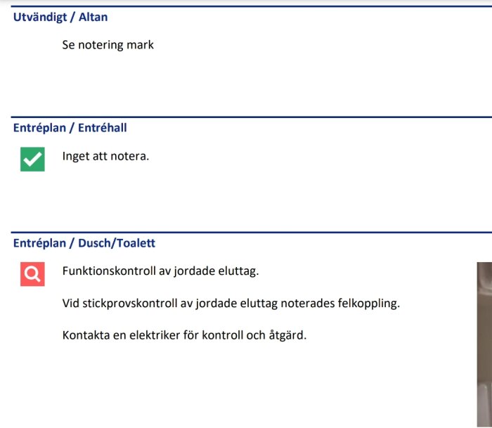 Besiktningsprotokoll som visar anteckningar om altan, entréhall samt felkopplade jordade eluttag i dusch/toalett, med rekommendation om att kontakta elektriker.