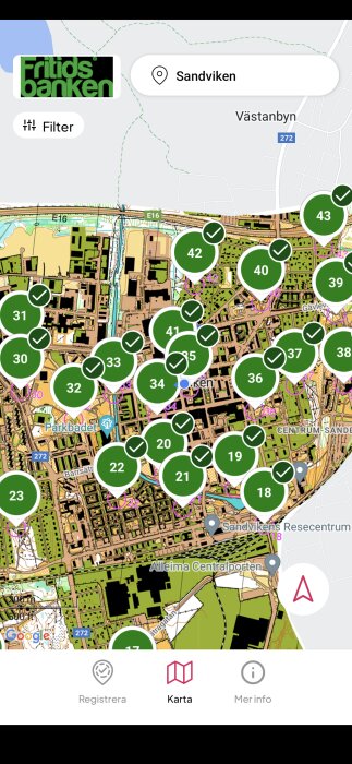 Karta över Sandviken från appen Fritidsbanken, med markeringar på olika positioner i staden, samt valmöjligheter som filter, sök och registre.