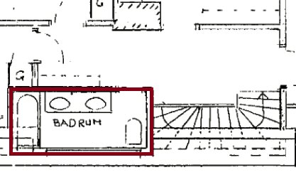 Ritning som visar ett badrum från ett hus byggt ca 1931. Badrummet är markerat i rött och har reglar med 60 cm mellanrum.